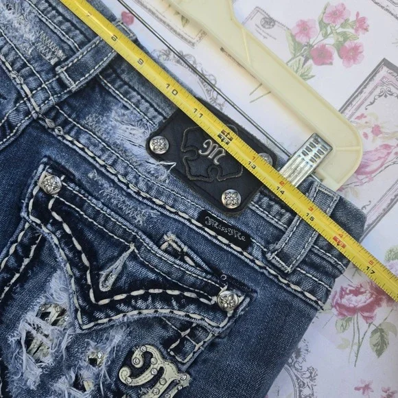Miss Me Jeans Size 30 Blue Distressed Easy Capri Rhinestone Flap Pockets - Picture 6 of 9